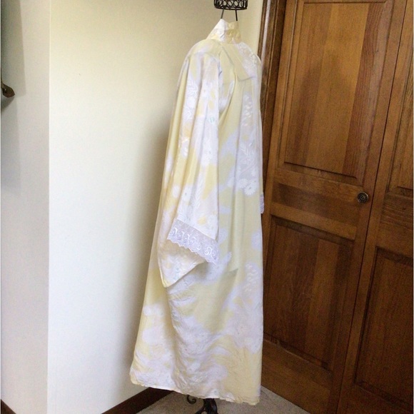 Kimono, pale yellow/white, Medium/Large - Picture 3 of 9